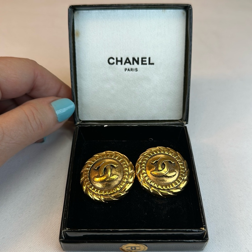 BIG MARK DOWN!!! 


COA  CHANEL CC Earrings Gold Clip On with Box Made in France